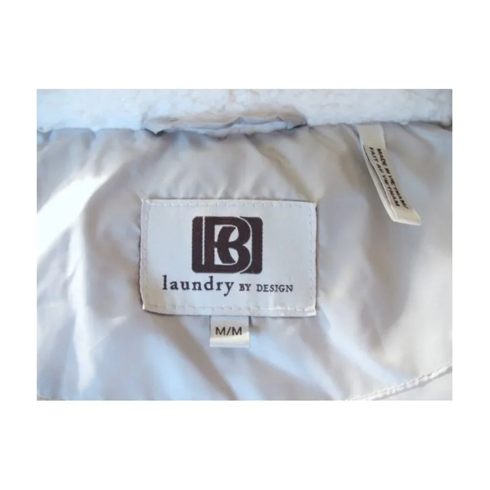 Long winter puffer coat with duffle button design with a zip closure - Picture 3 of 15